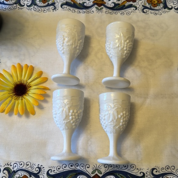 🍇 VINTAGE, Milk White Beautiful Grape Design Port Style Glasses w/ “G” insignia. - Picture 2 of 10